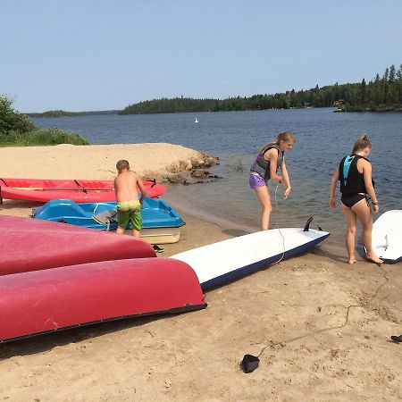 Bakers Narrows Lodge And Conference Center Flin Flon Exteriör bild