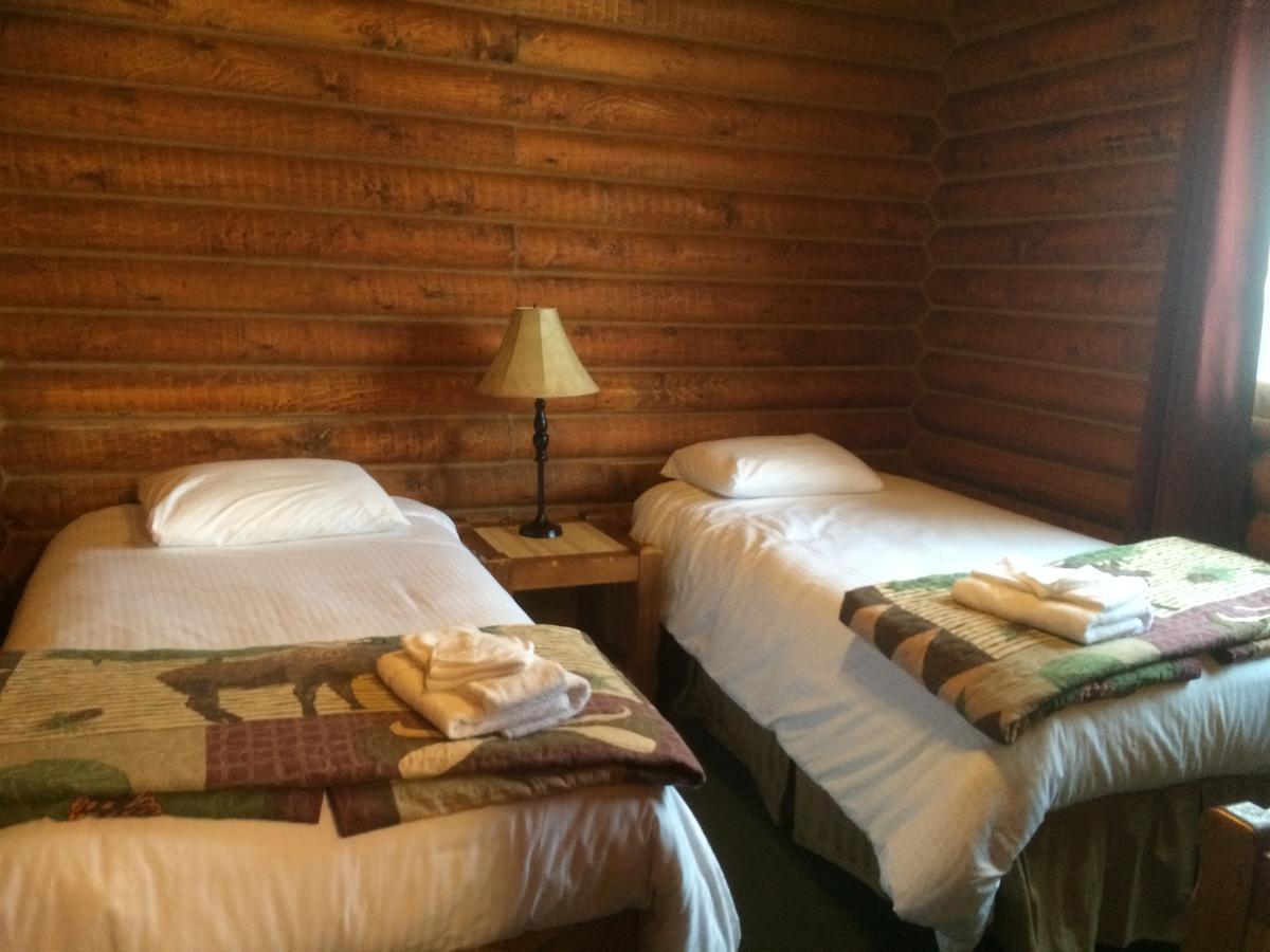 Bakers Narrows Lodge And Conference Center Flin Flon Exteriör bild