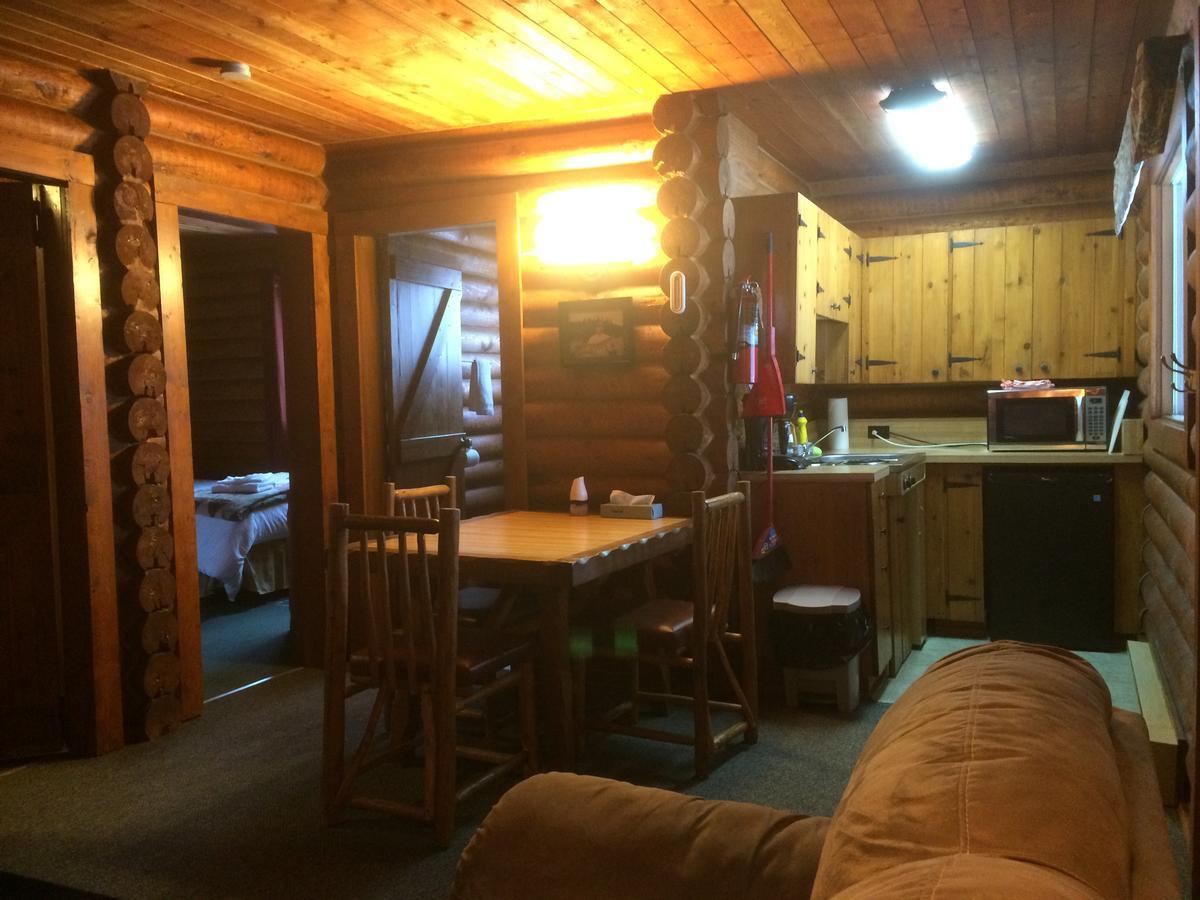 Bakers Narrows Lodge And Conference Center Flin Flon Exteriör bild